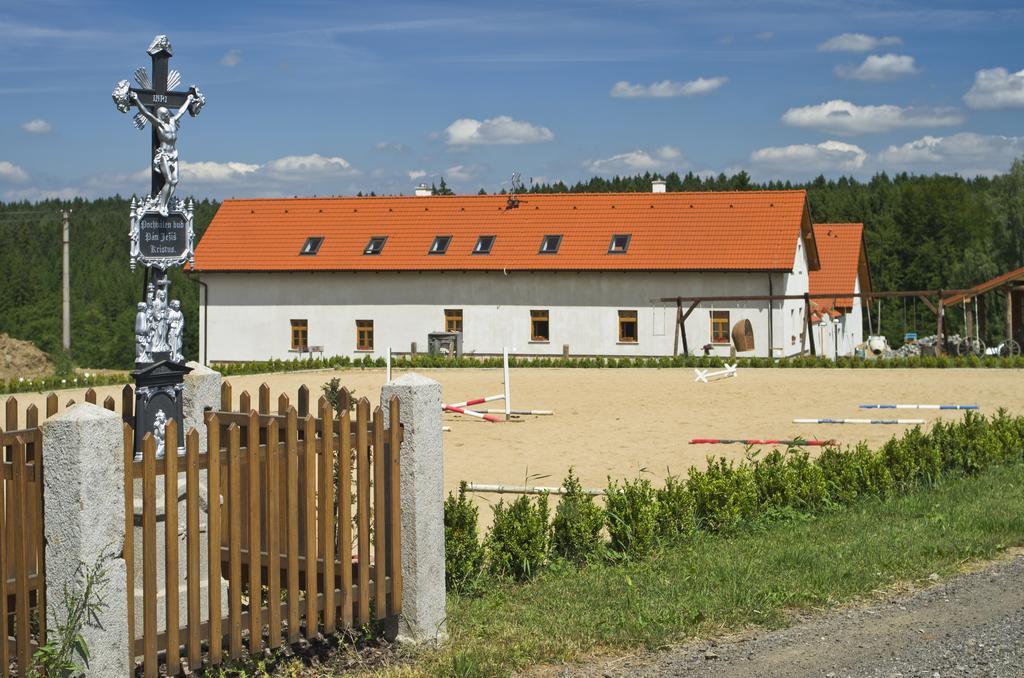 Apartmany Agroklubu Na Radosti Komorovice Extérieur photo